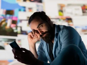 Detecta Noticias Falsas: Prácticas Sencillas para Redes Sociales y WhatsApp